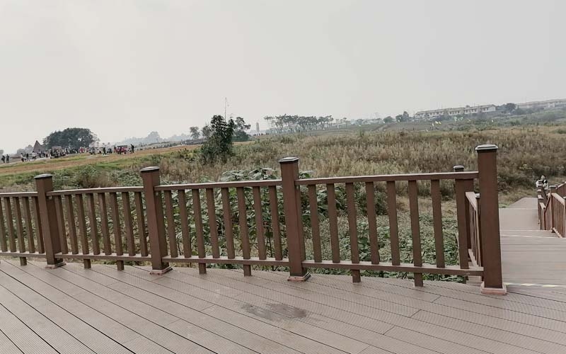 雙流空港花田塑木地板圍欄展示